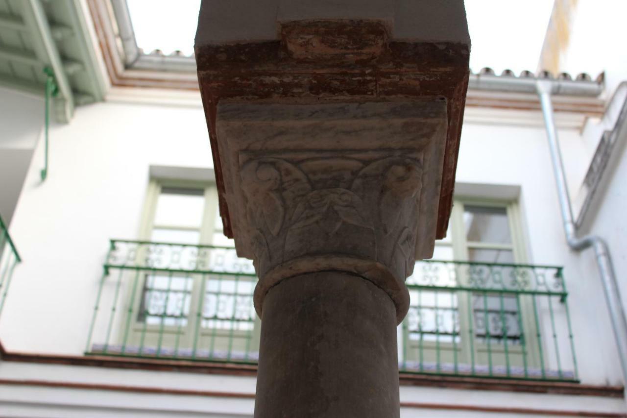 Sevilla Triana Plaza del Altozano Esterno foto