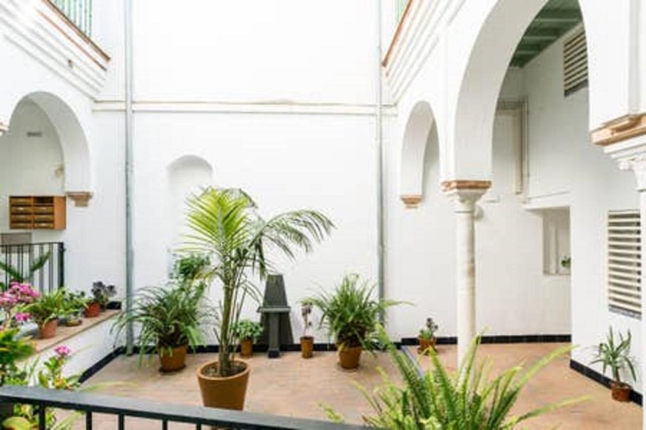 Sevilla Triana Plaza del Altozano Esterno foto